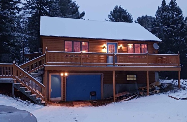 Cozy Errol Home conveniently close to town and with snowmobile access!