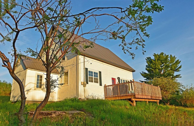 Cozy Fall Retreat- A Hidden Gem in Mahone Bay