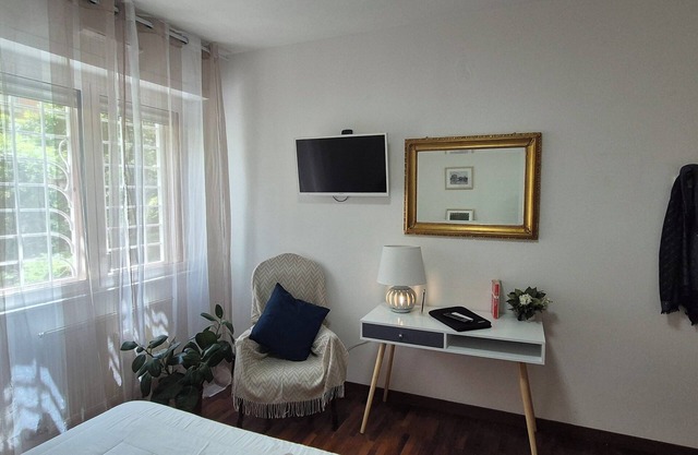 Cozy family apartment with free covered parking close to EUR business area.