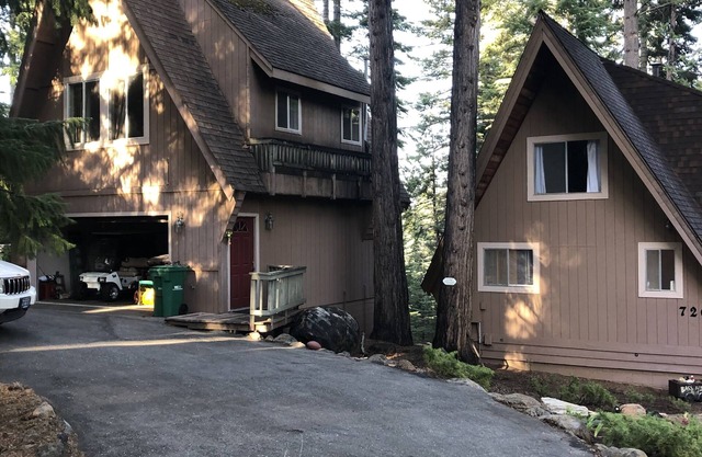 Cozy Family Cabin with Studio!! Great Week or Weekend get away!!