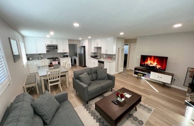 Cozy Family Cottage 15 mins from The Village