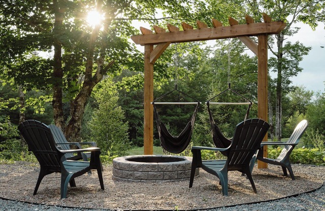 Cozy Family Friendly Cottage. Nearby lake and Ski Hill!