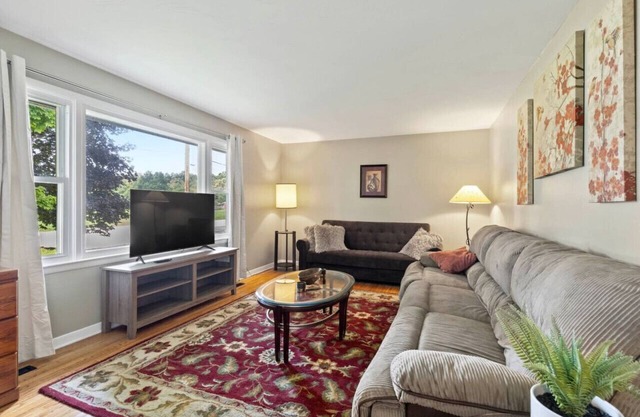 Cozy Family Home 1 level w/3BRDM