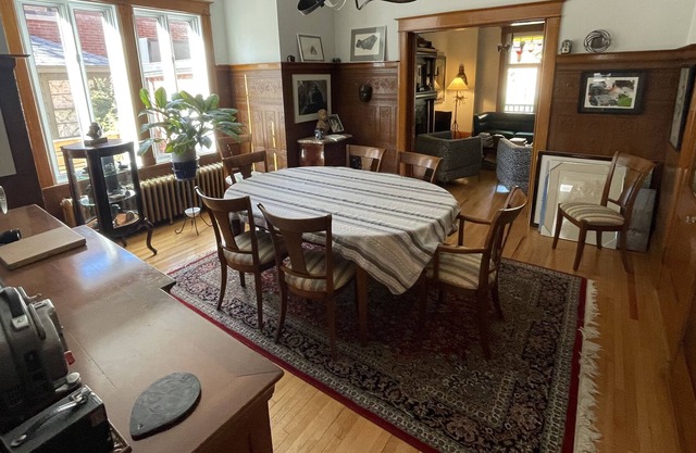 Cozy Family Home in Friendly Neighborhood