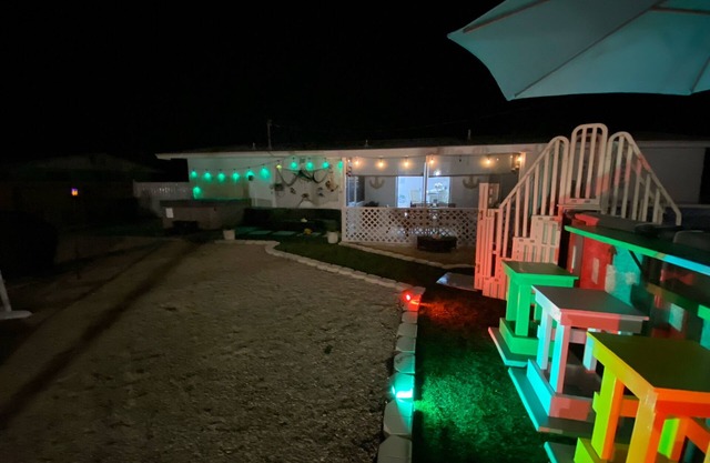 COZY FAMILY HOME-POOL-HOTTUB -5 minute drive to sombrero beach-private property