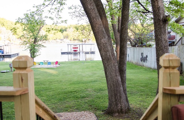 Cozy Lake Cabin Gem-Sleeps 8- Great location too!