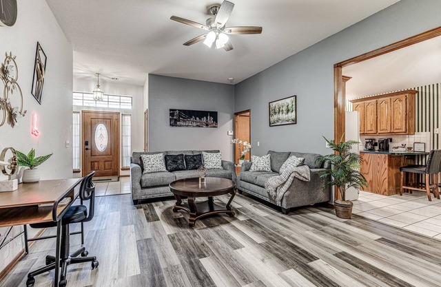 COZY FAMILY SIZED 3 BEDROOM NEAR MIDWEST CITY REGIONAL PARK,TINKER AIRFORCE BASE