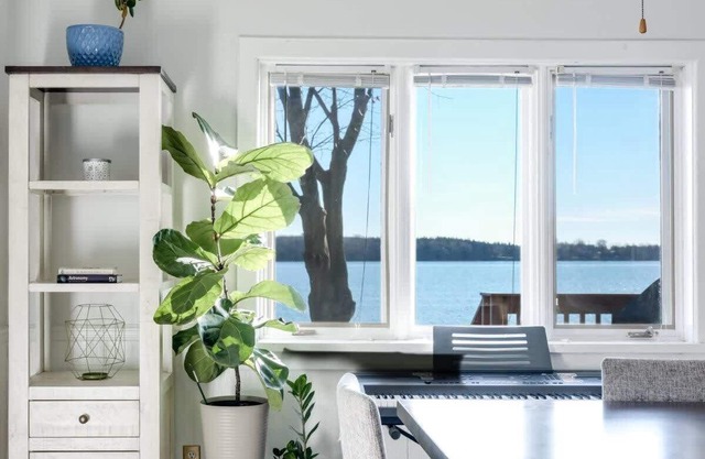 Cozy family waterfront retreat recently renovated