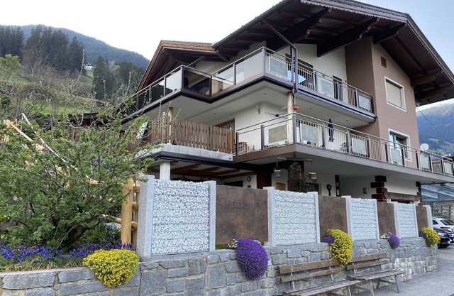 gemütlich, traumhafter Ausblick über das Zillertal