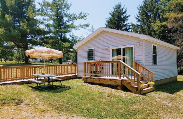 Amish Built Cottage near Keuka Lake - Wineries, Fishing, Hiking, Hunting & More!