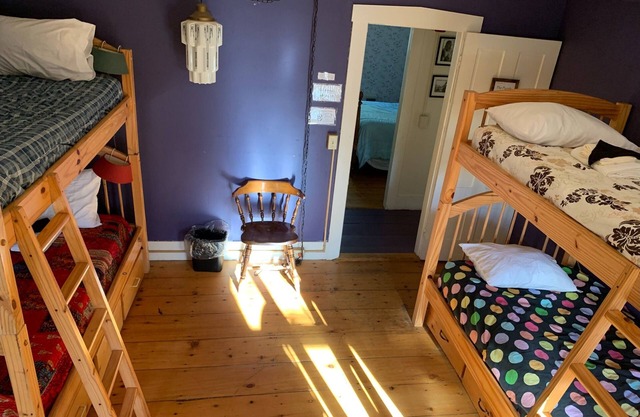 Cozy Farmhouse Retreat - Ram Dass Room