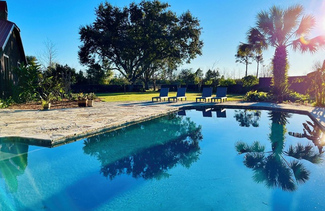 Cozy farmhouse right outside the city. Perfect for a getaway with big groups.