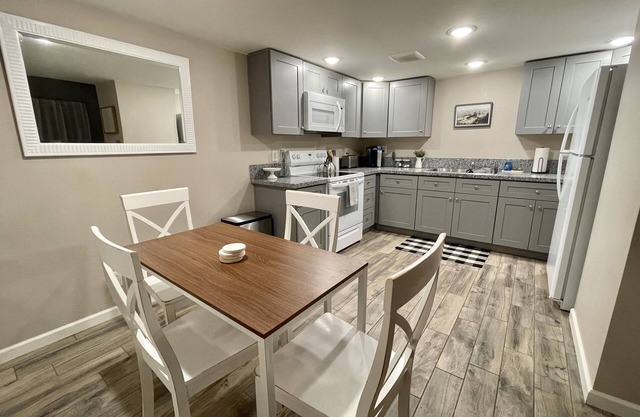 Cozy FarmHouse EntireApt 1-Bed/1-Bath