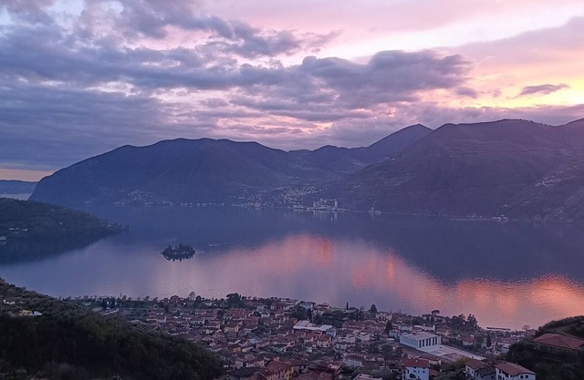 Cozy farmhouse with a view of Lake Iseo. Apartment - "Zone"