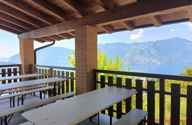 Cozy farmhouse with a view of Lake Iseo. Triple room "Sarnico"
