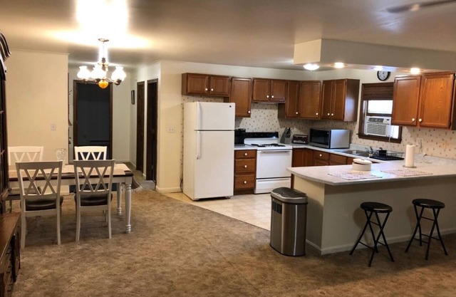 Cozy Farmingdale Apartment