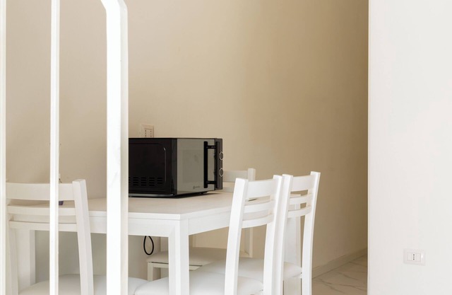 Cozy flat, metro M4, 10min to Centre, 3 to Linate