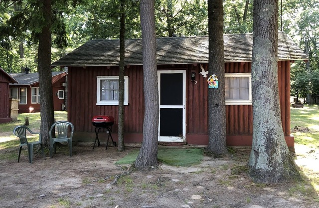 Gemütliche "Flip Flops" Cabin im Wald mit Pentwater Lake Front und Zugang