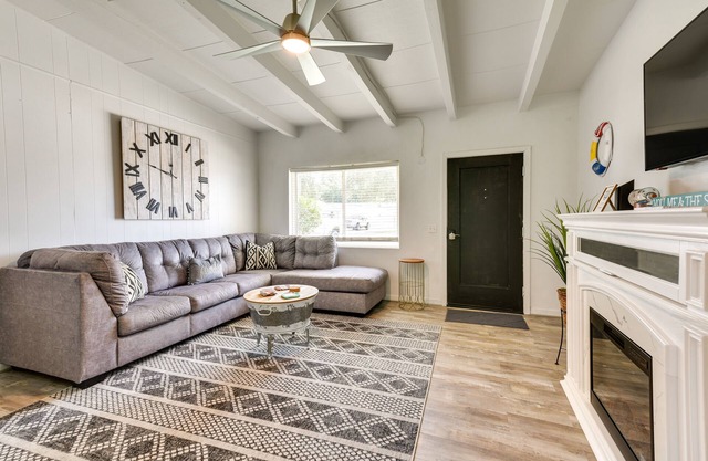 Cozy Fort Walton Beach Escape w/ Private Patio!