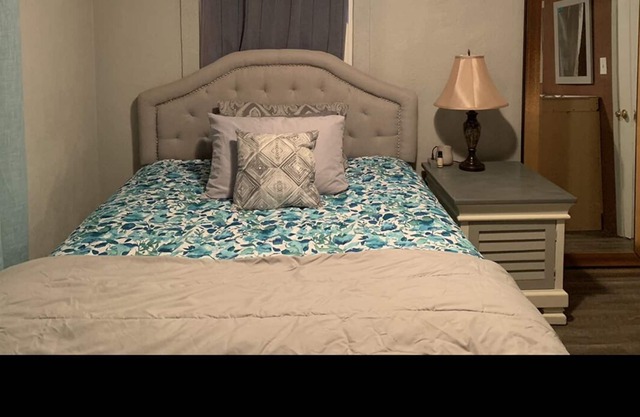 Cozy Private Fully Fenced Vacation Home is Pet Friendly!