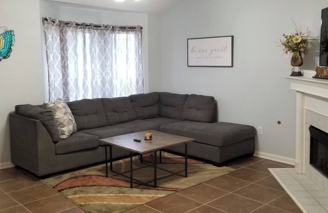Cozy Fully Furnish 2 Bedroom 2 Bath House