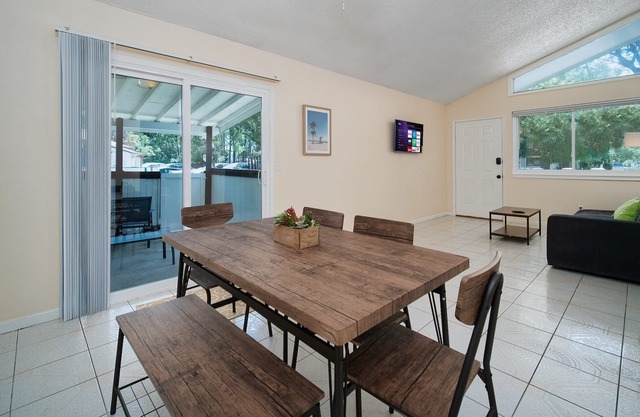 Cozy, fully-furnished 2BR/1BA apartment with ample parking in Jacksonville's Southside