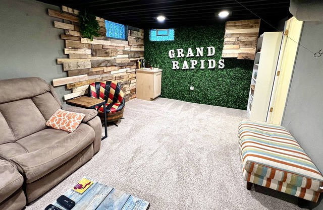 Cozy Fun House Close to Breweries: Firepit & Games