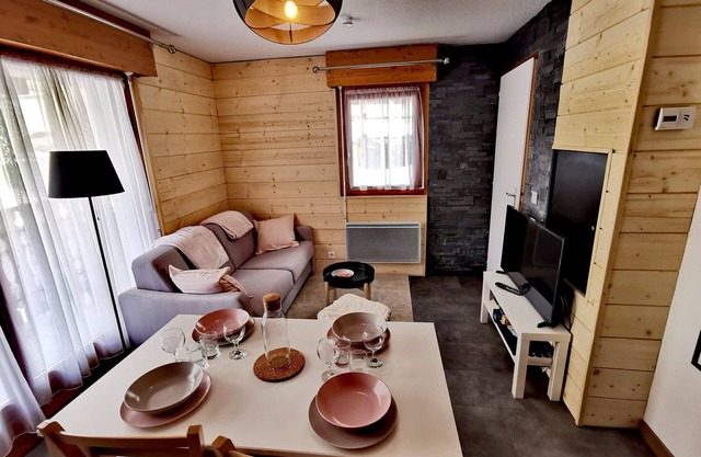 Funktionelle Wohnung mit 2 Zimmern, nah am Zentrum, für 4 Personen, Balkon, Garage, WIFI