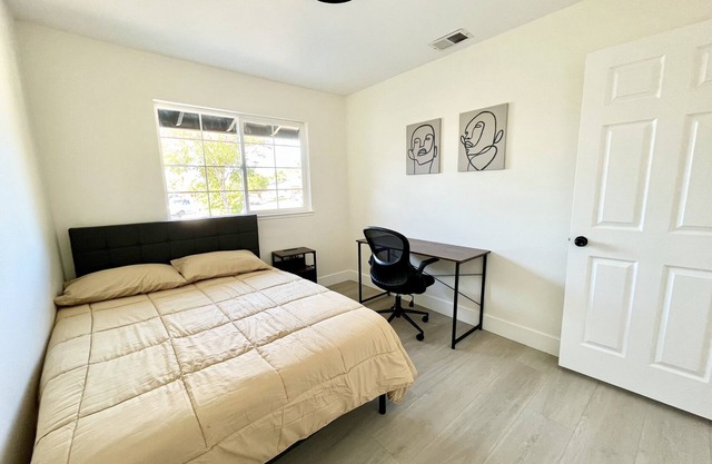 Cozy furnished room, shared bathroom