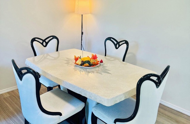 Cozy Garden 2 bedrooms Suite in welcoming North Vancouver with WiFi
