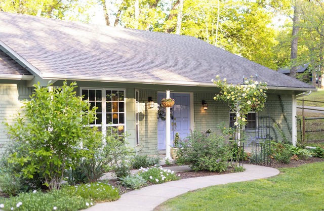 Cozy Garden House at Spain Ranch. Peaceful backyard & patio overlooks pond