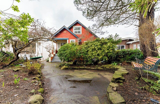 COZY GARDEN SUITE ON TRINITY STREET