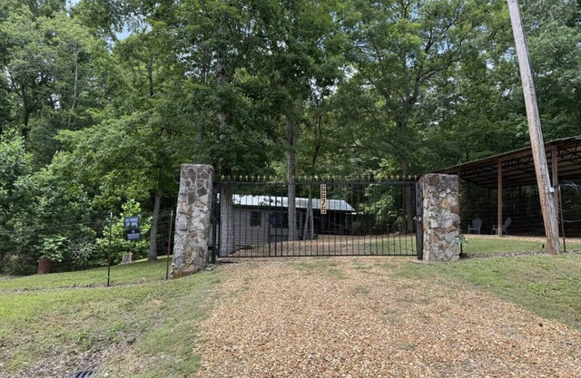 Cozy Gated Cabin Overlooking the Bluffs – Steps from Little River Canyon