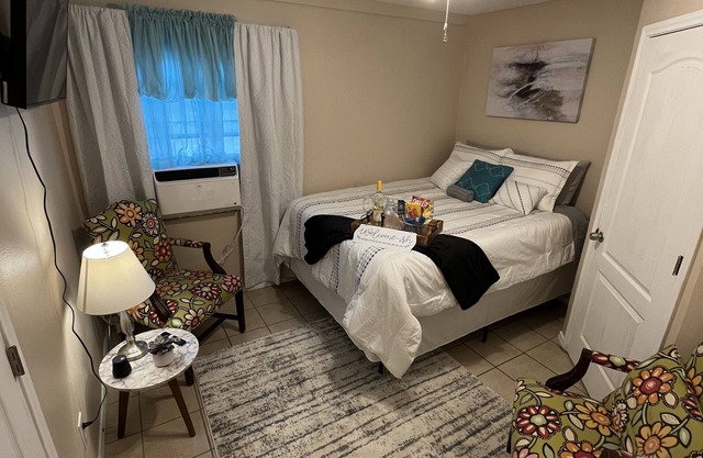 Cozy Get Away 1 BR Apartment & Pet Friendly