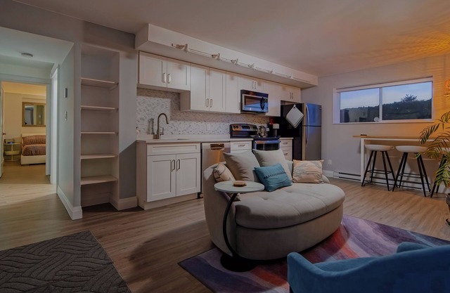 Cozy Getaway in North Van - The Ideal Base for Experiencing BC's Best!