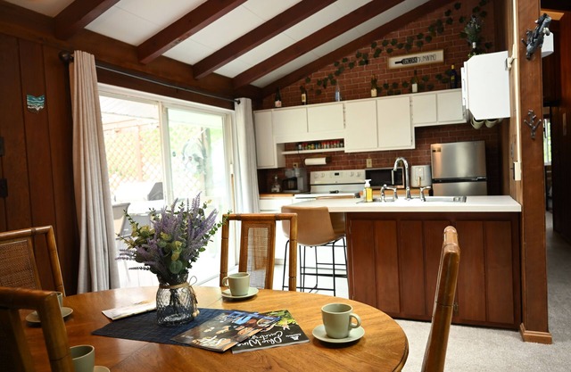 Cozy Getaway in Madison- Near Lake, Wineries, and the Strip