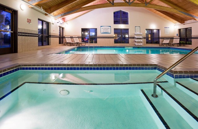 Cozy Getaway near Mall of America w/ Free Parking!