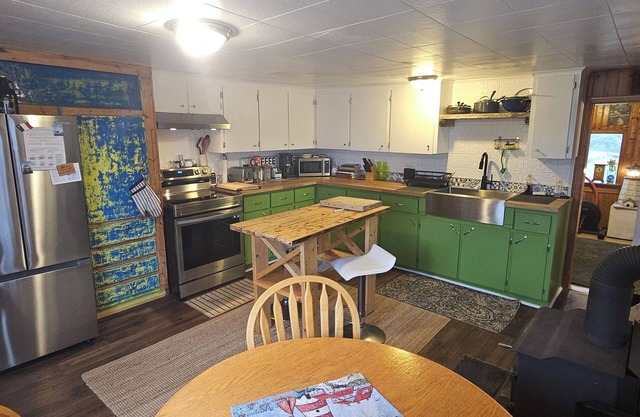 Cozy Getaway! - Oceanview Nova Scotian Sailor's Cottage with Modern Amenities