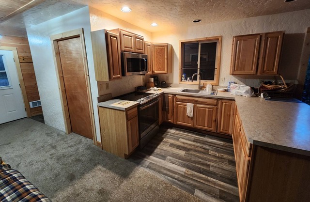 Cozy getaway on Bull Lake!!