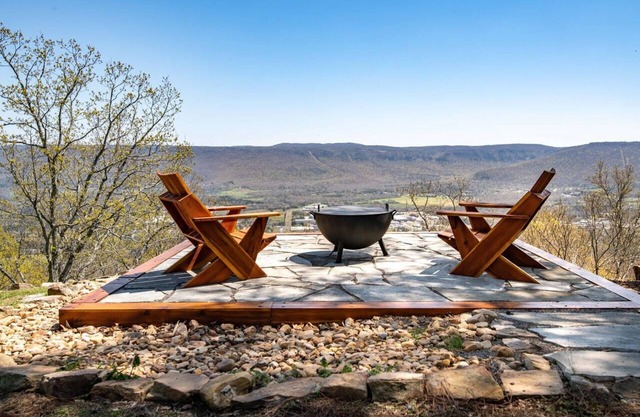Cozy Getaway with a View!