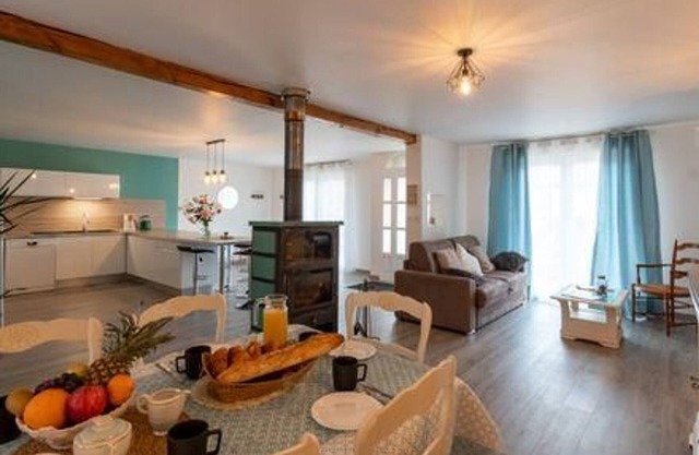 Gemütliches Gîte mit Garten, Kamin und Spielplatz in Venisey