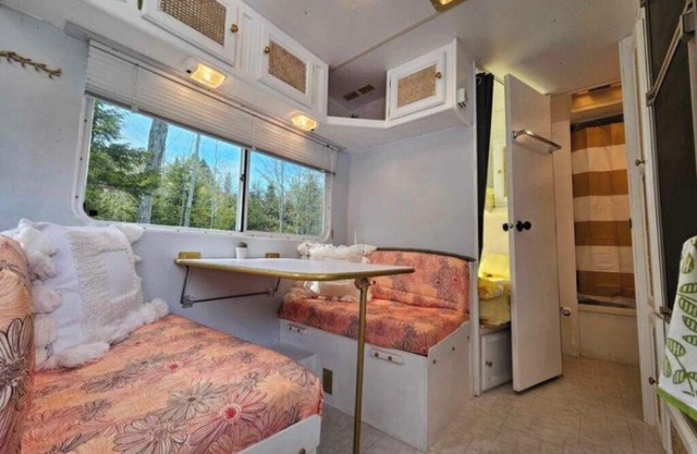 Cozy Glamping Guesthouse with private yard, patio, firepit.