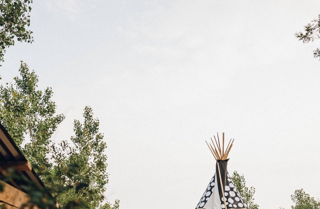 COZY GLAMPING TIPI!