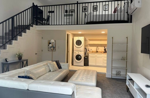 Cozy gorgeous 1 Bd Loft. Close to Nature!
