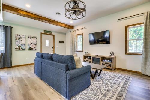 Cozy Grass Lake Home with Patio, Fire Pit and Kayaks!