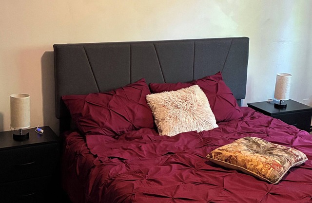 Cozy ground floor suite ideal for a relaxing stay. Enjoy peace and tranquility.