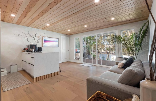 Cozy Guest House Surrounded with nature and Eucalyptus Trees.