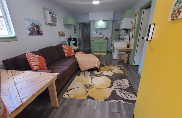 Cozy guest house w/ fenced yard and hot tub
