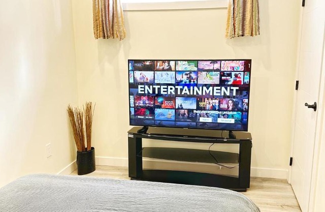 Cozy Guest Suite Near University of Alberta, Southgate Mall, and Downtown