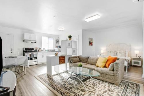 Cozy Guesthouse near Downtown Alhambra